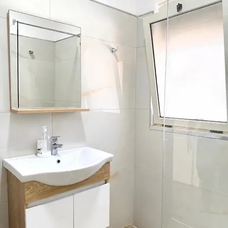 Elio Near The Sea In Appartement Golem (Tirana)